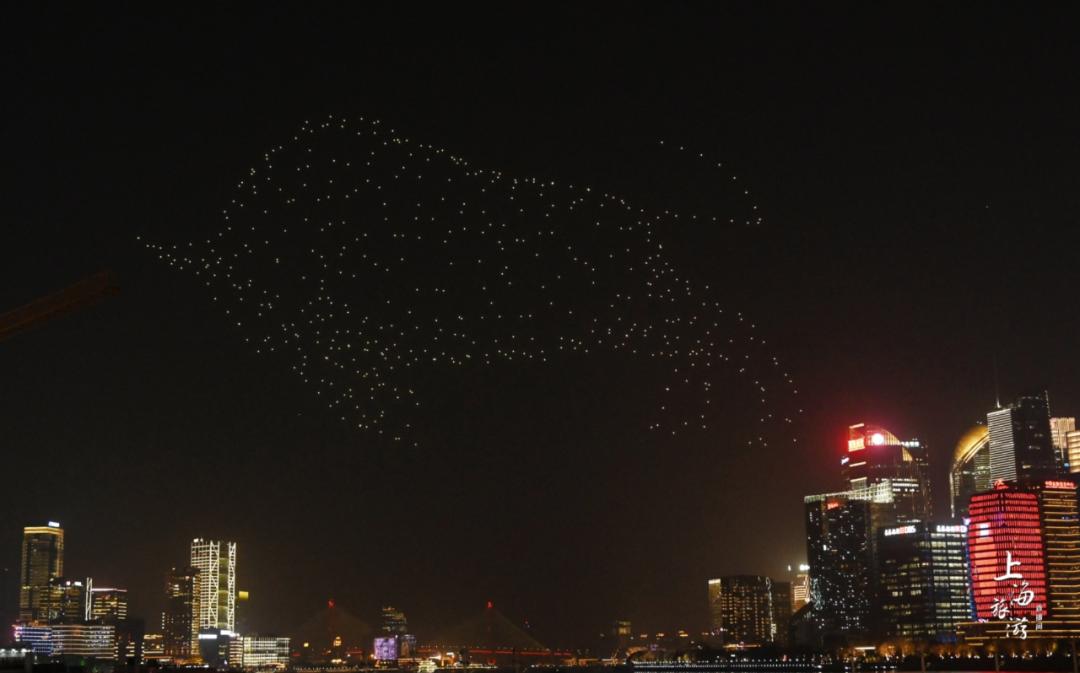 数百架光影无人机亮相黄浦江、苏州河交汇处(图6)